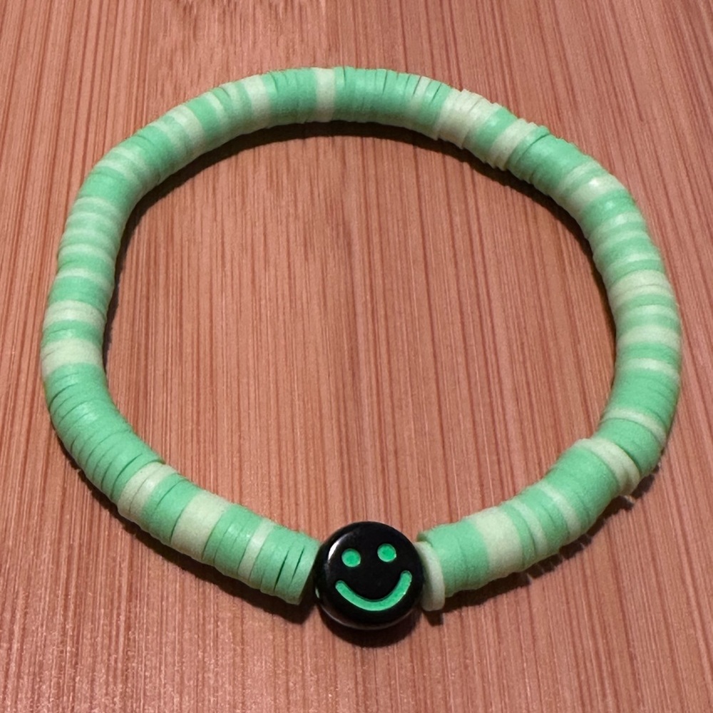 Handmade Polymer Clay Stretch Bead Bracelet Green Smiley 7 inches